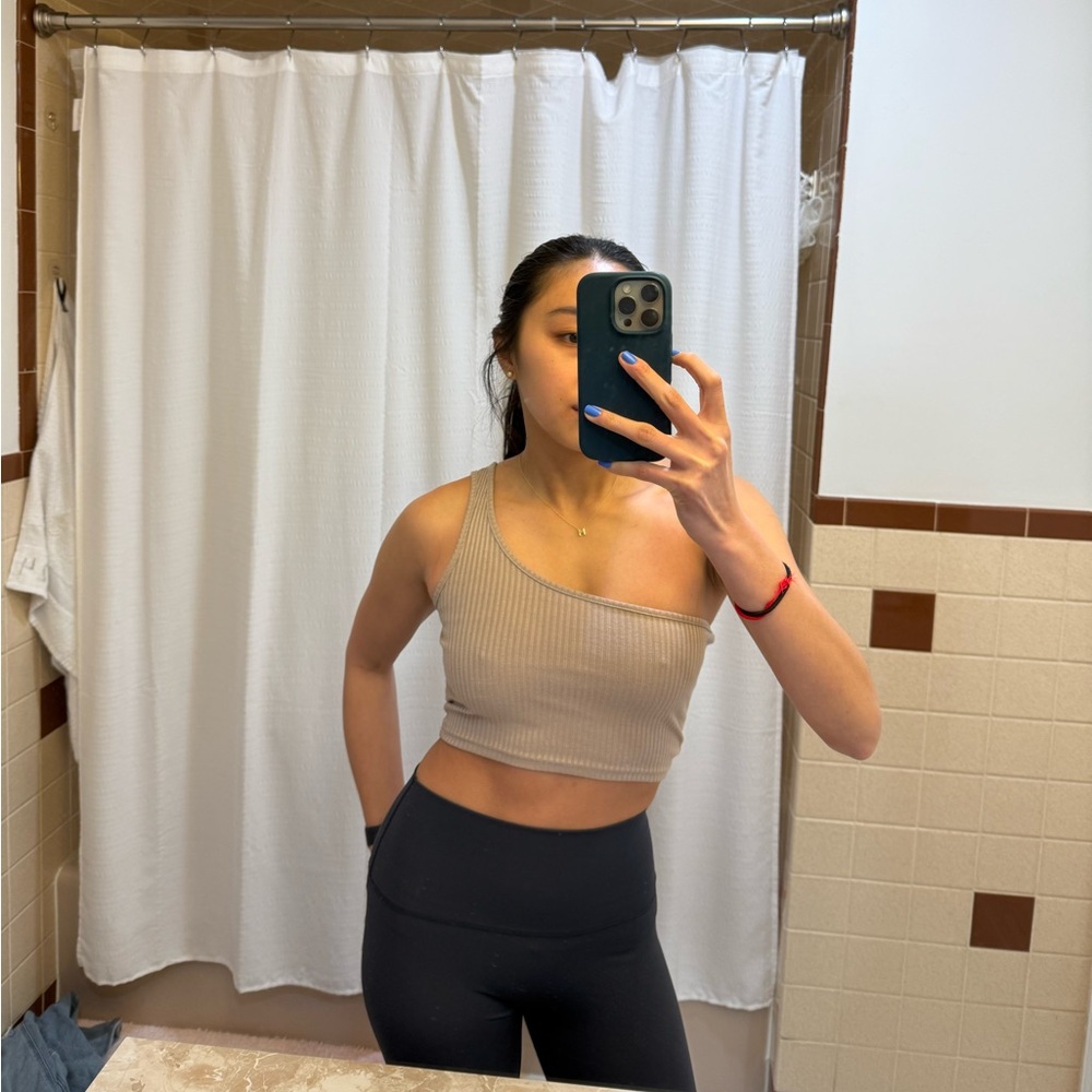One shoulder crop top